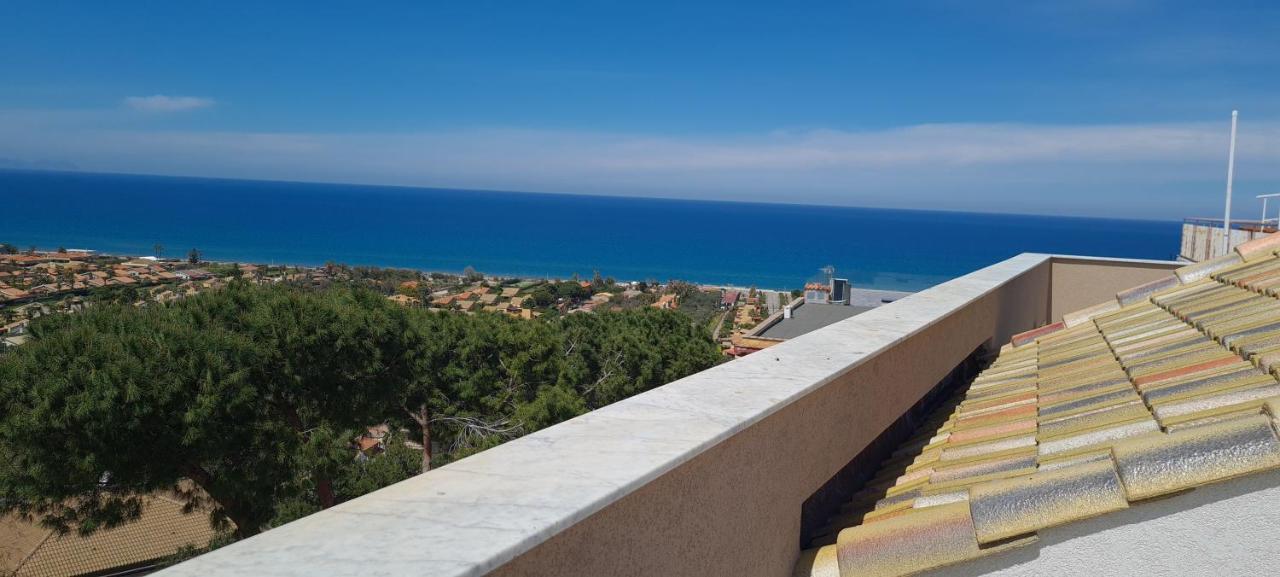 Belvedere Rent Rooms Campofelice Di Roccella Exterior photo