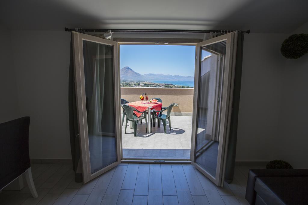 Belvedere Rent Rooms Campofelice Di Roccella Exterior photo