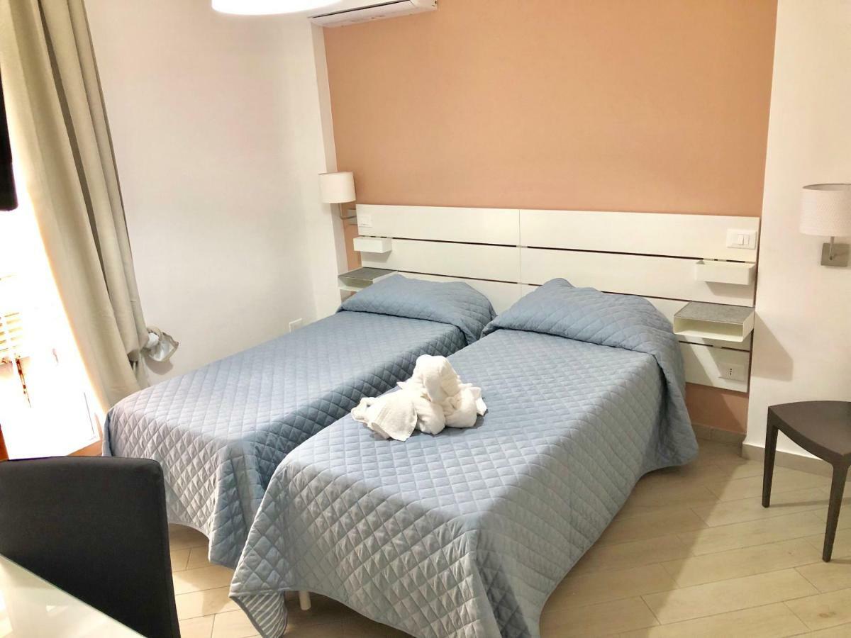 Belvedere Rent Rooms Campofelice Di Roccella Exterior photo